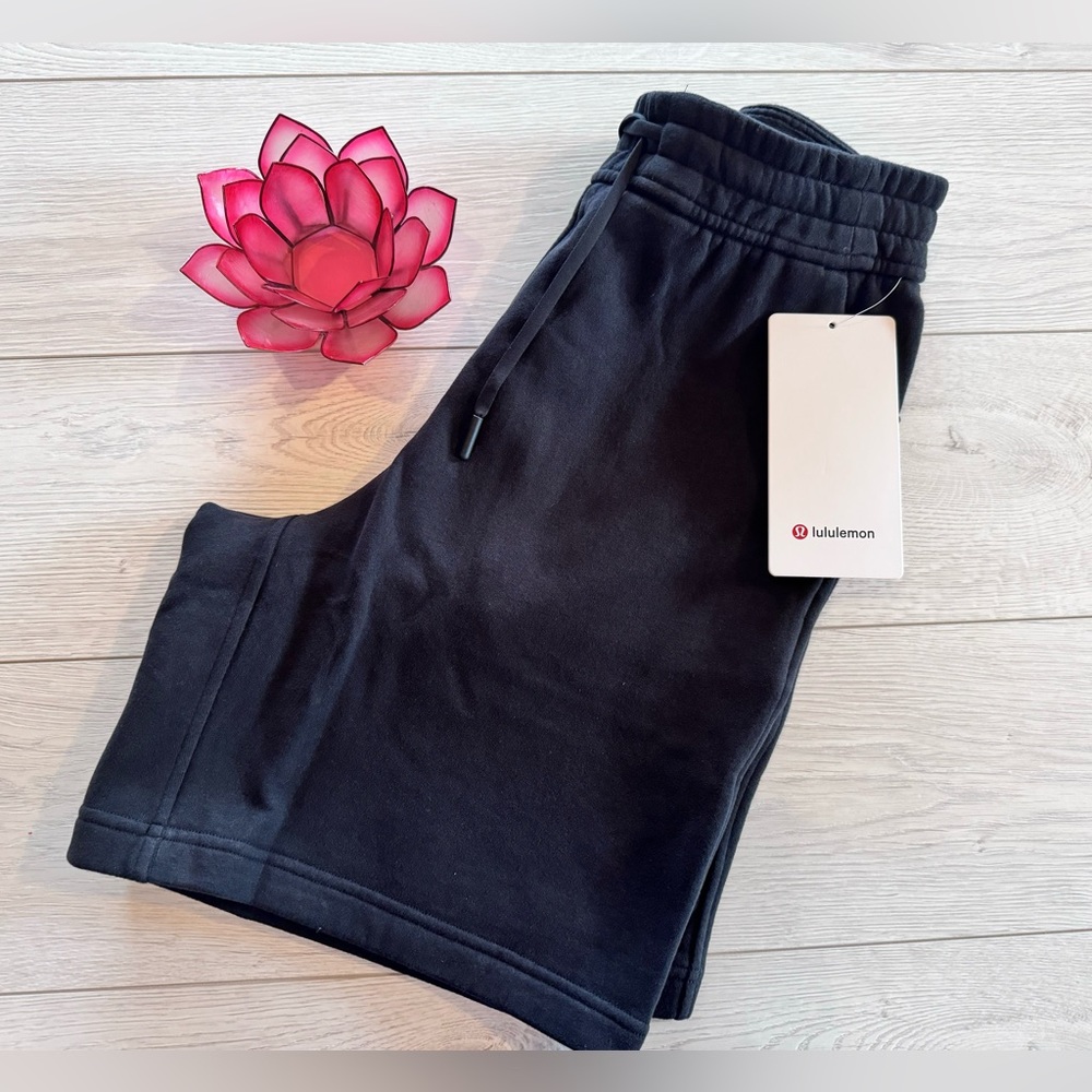 Lululemon NEW Loungeful HR Shorts - Size 4 - Black